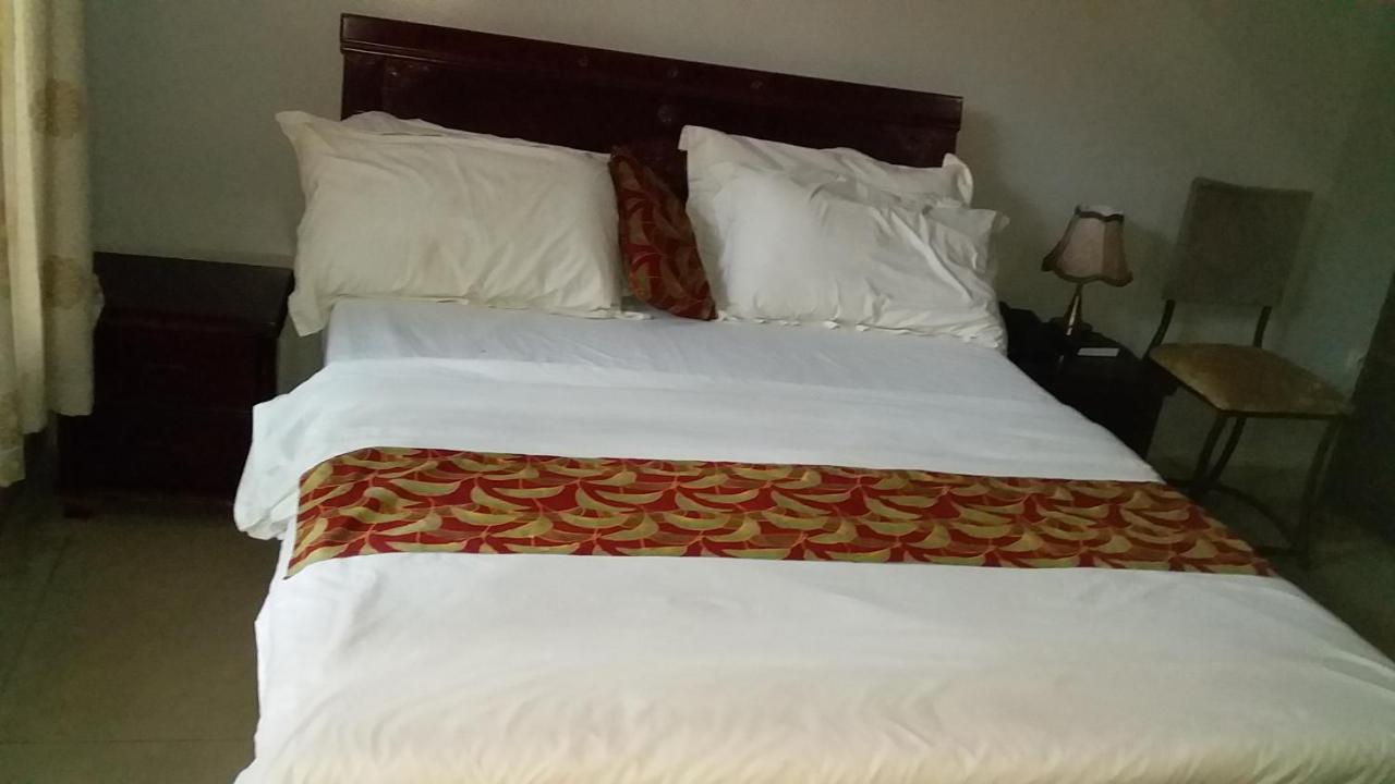 Random Park Hotel Kigali Exterior foto